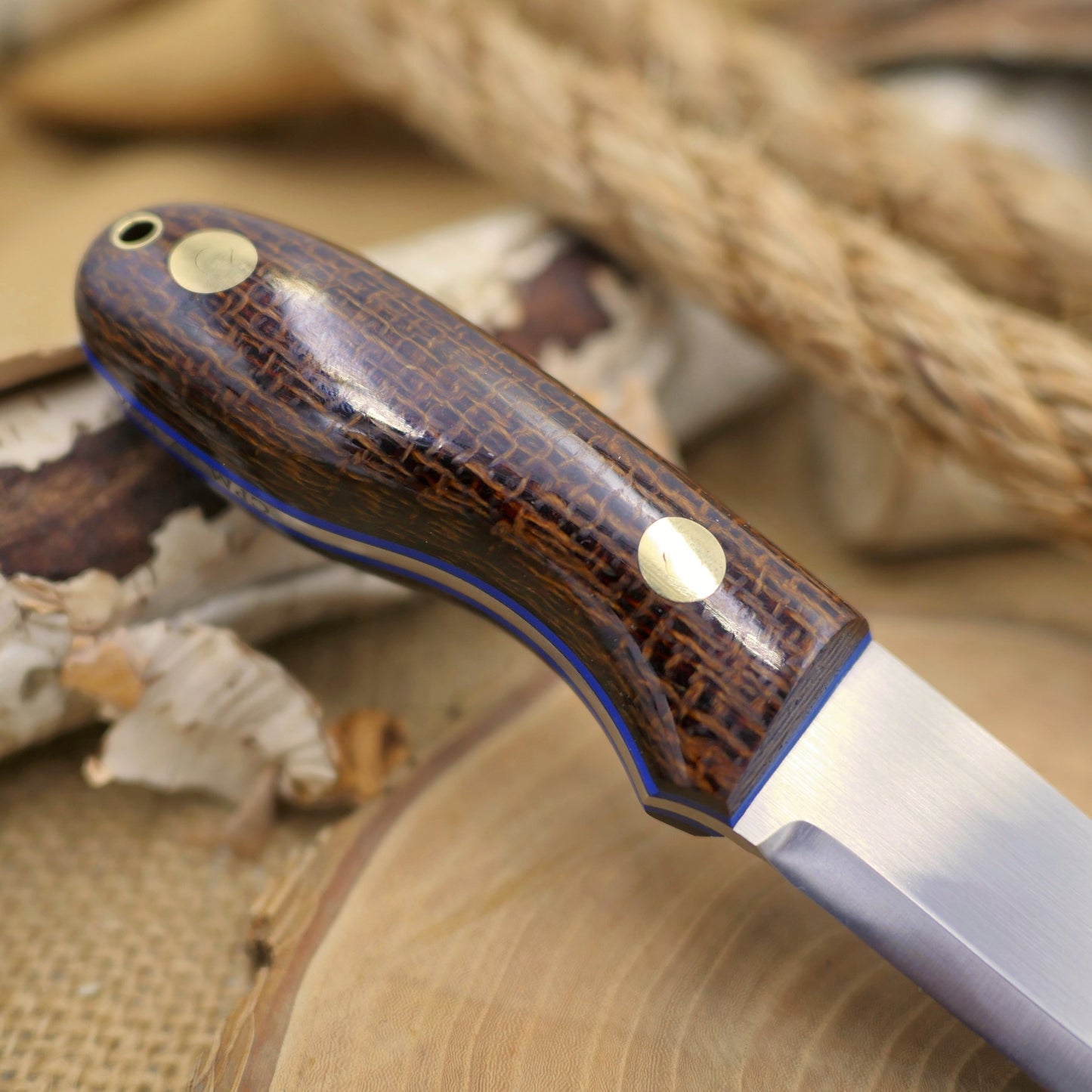 Walker: 3V, Dark Brown Burlap Micarta, Blue G10 Liners