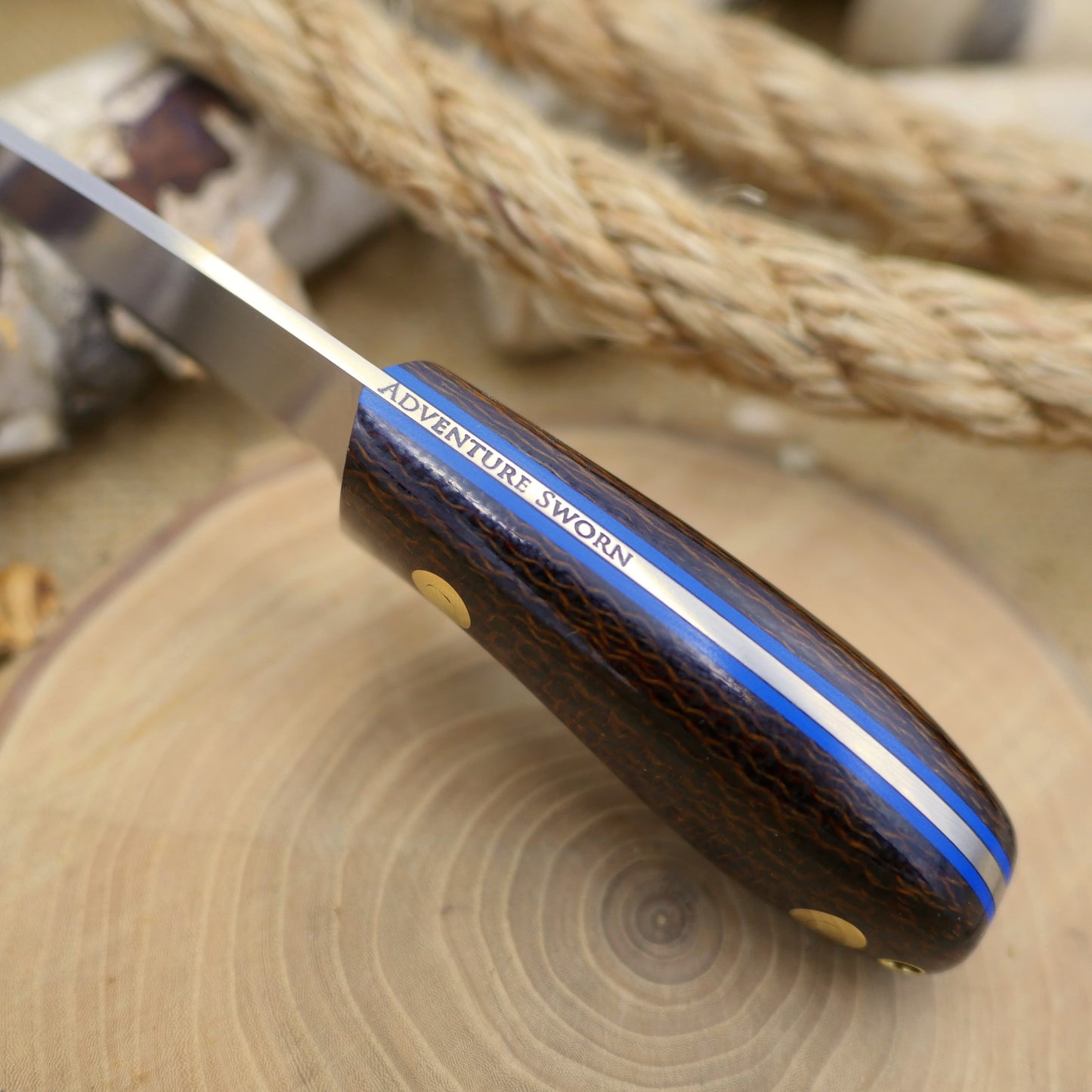 Walker: 3V, Dark Brown Burlap Micarta, Blue G10 Liners