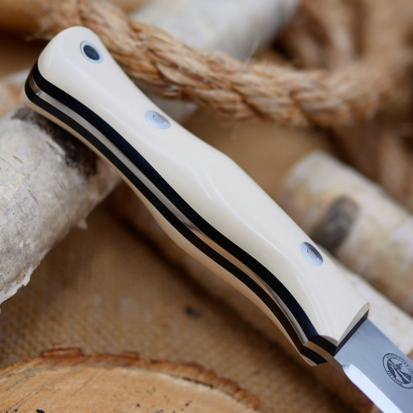 [In-Stock] Mountaineer: Ivory Paper & Black G10 Liners