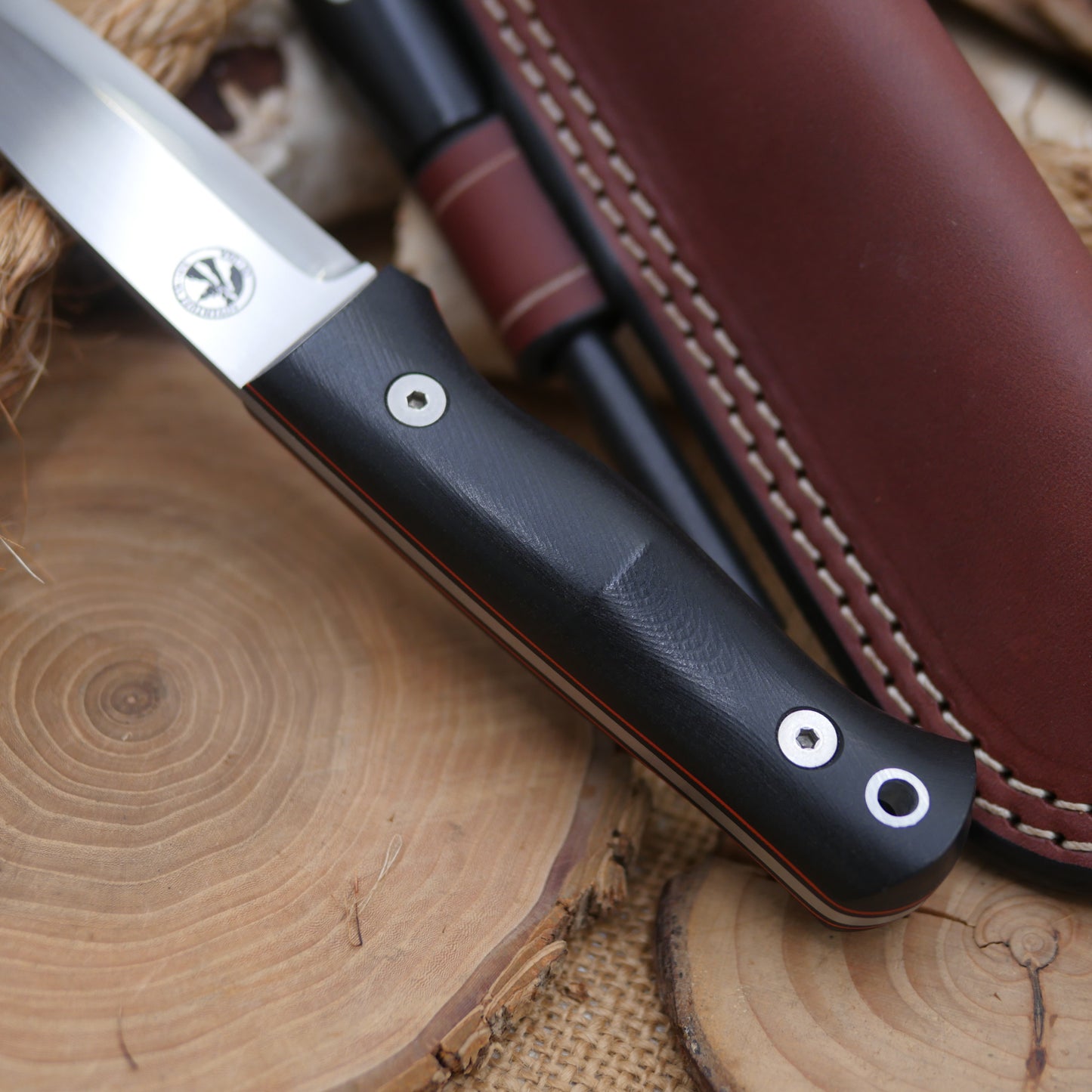 Classic [R]: O1, Black Richlite, Orange & Black G10 Liners