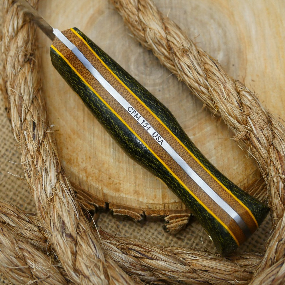A Voyageur bushcraft knife with evergreen burlap handle scales and double liners